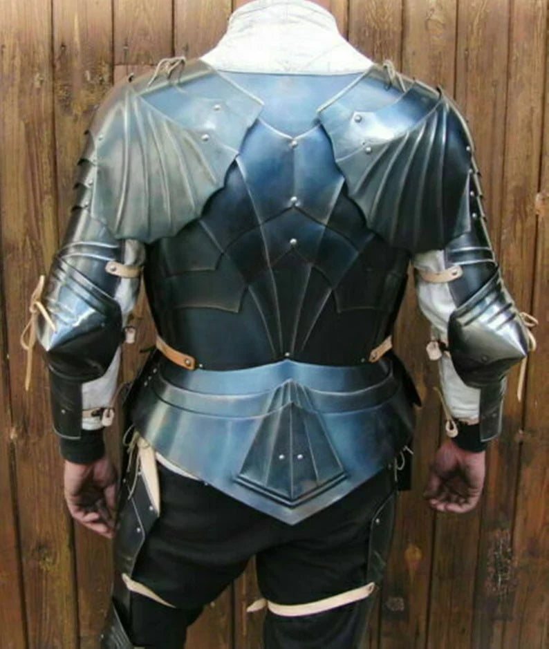 Traje completo de armadura, armadura gótica de acero ennegrecido de caballero medieval