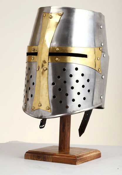 Mittelalterlicher Helm aus Holz mit Ständer, Kreuzritter, Tempelritter, LARP-Helm, Cosplay-Rüstung