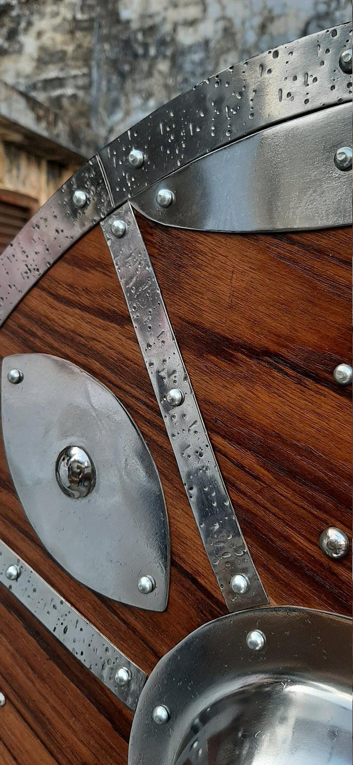 Vintage King Medieval LARP Warrior Escudo redondo vikingo de madera y acero, 24" 