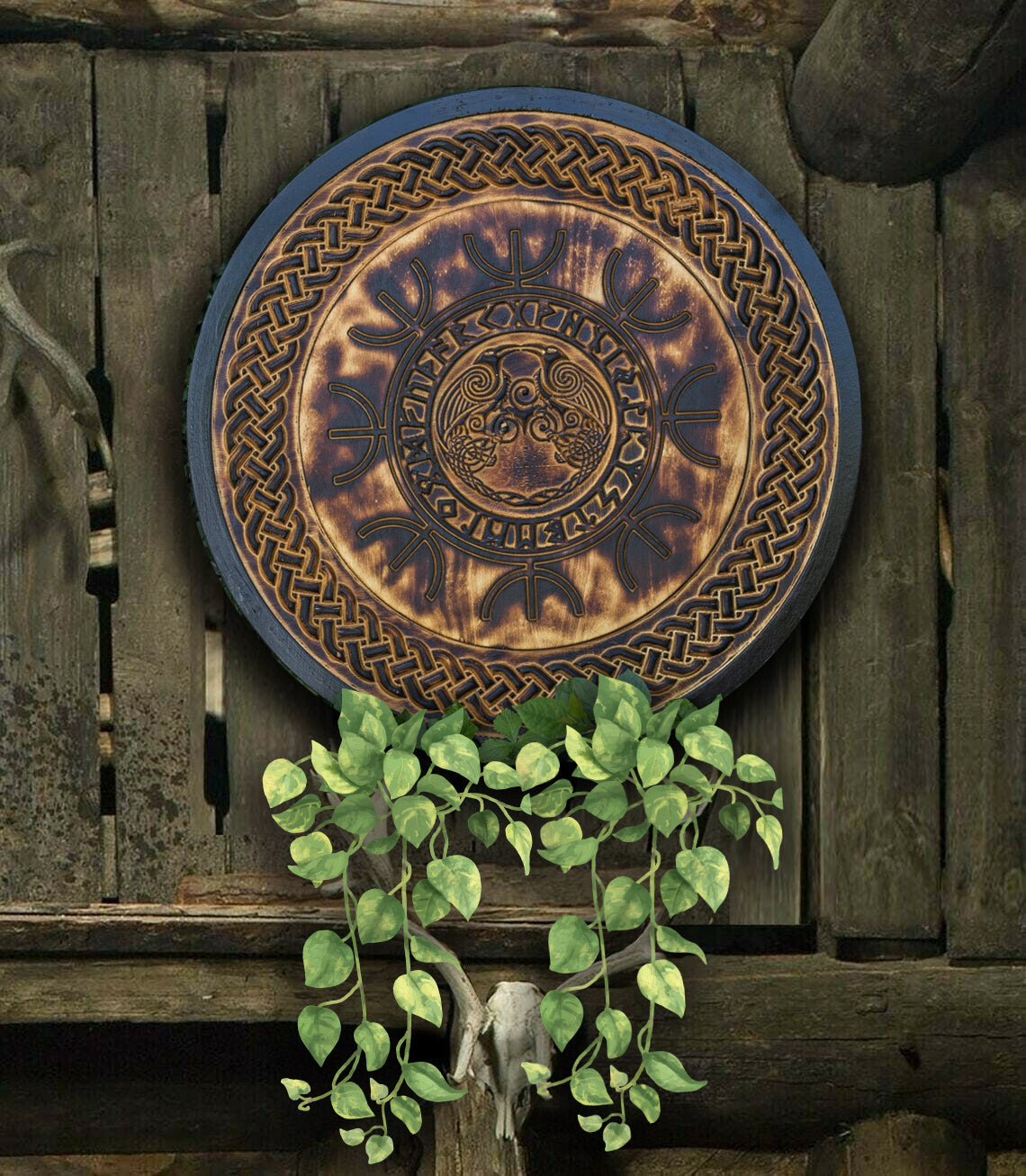 Hugin y Munin Raven Escudo vikingo con símbolos tallados, 24"