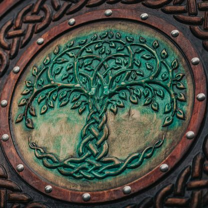 Yggdrasil, nordischer Lebensbaum, geschnitzter Wikingerschild, 24"